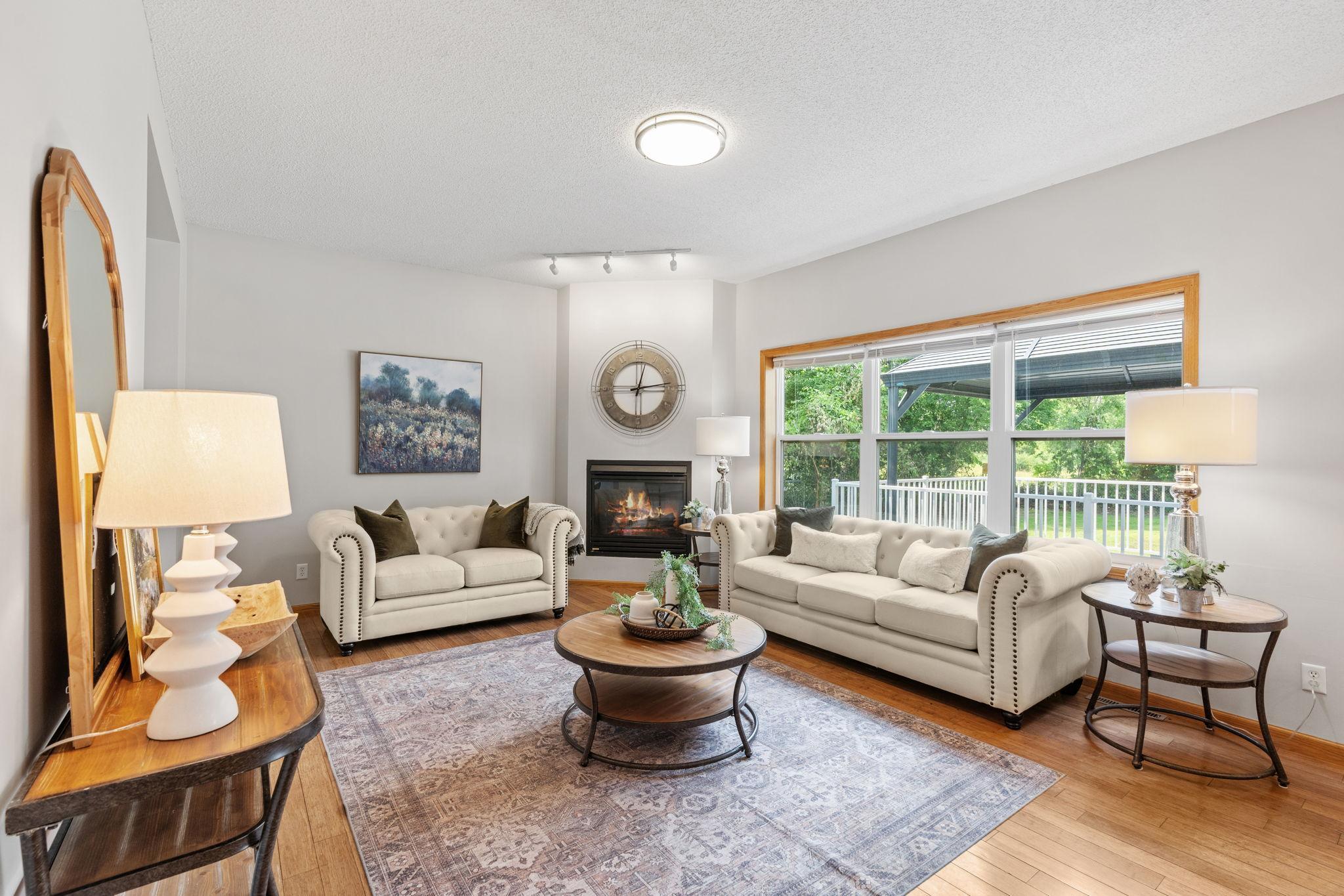 20-web-or-mls-9290 Creek Way-20.jpg