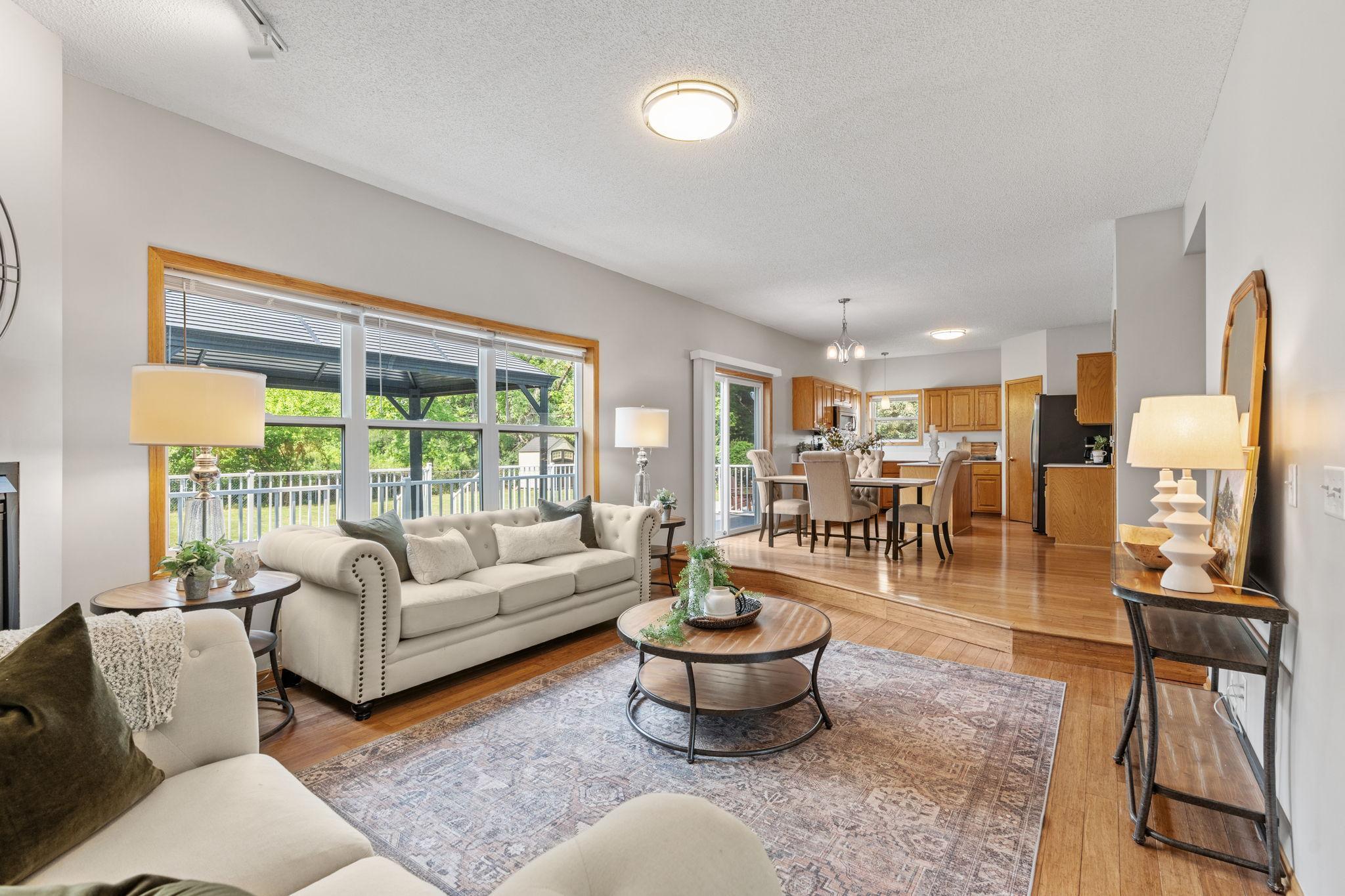 19-web-or-mls-9290 Creek Way-19.jpg