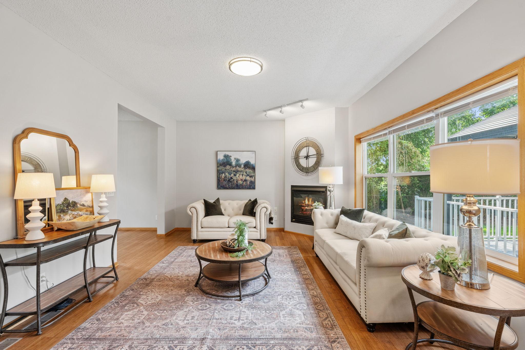 21-web-or-mls-9290 Creek Way-21.jpg