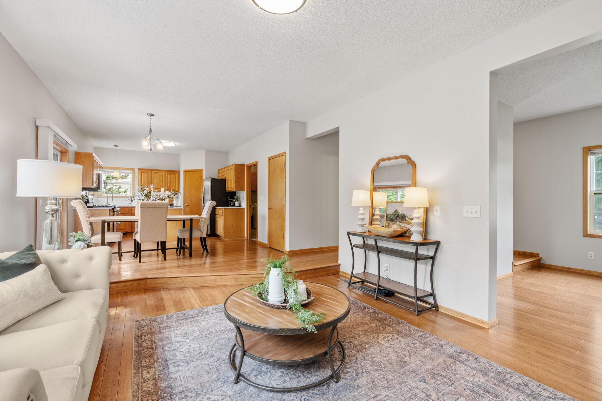 24-web-or-mls-9290 Creek Way-24.jpg