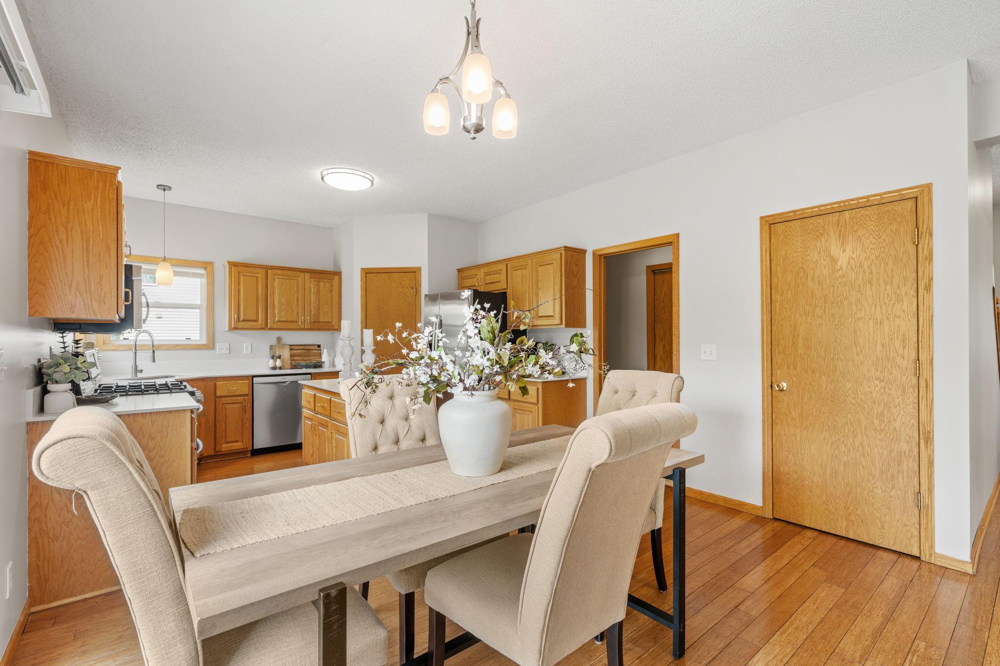 26-web-or-mls-9290 Creek Way-26.jpg