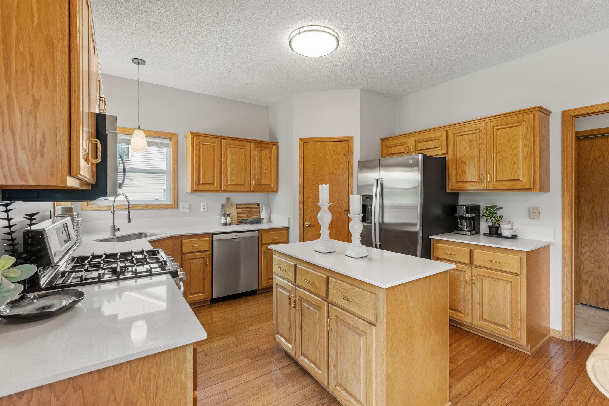 28-web-or-mls-9290 Creek Way-28.jpg