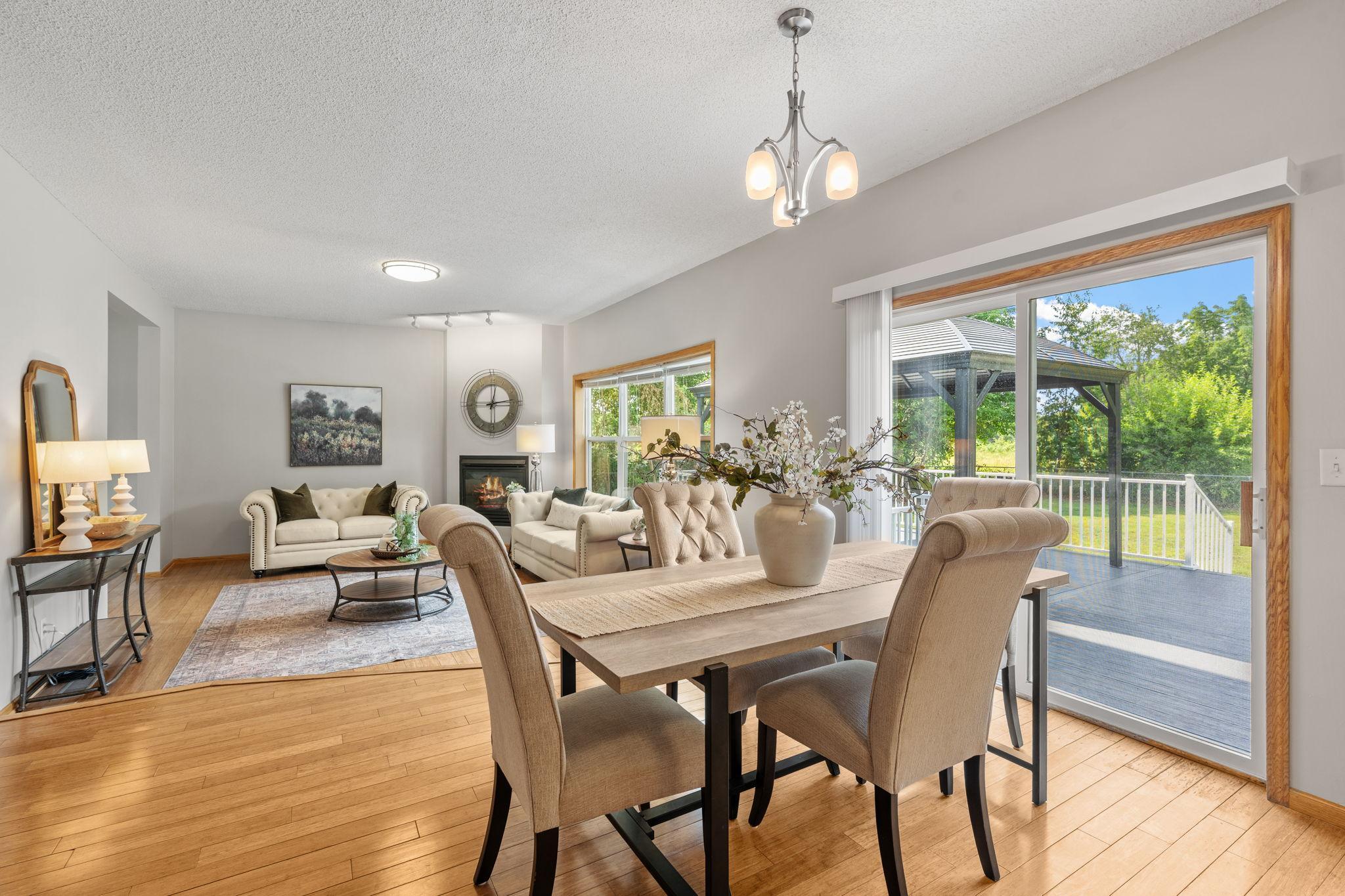 27-web-or-mls-9290 Creek Way-27.jpg