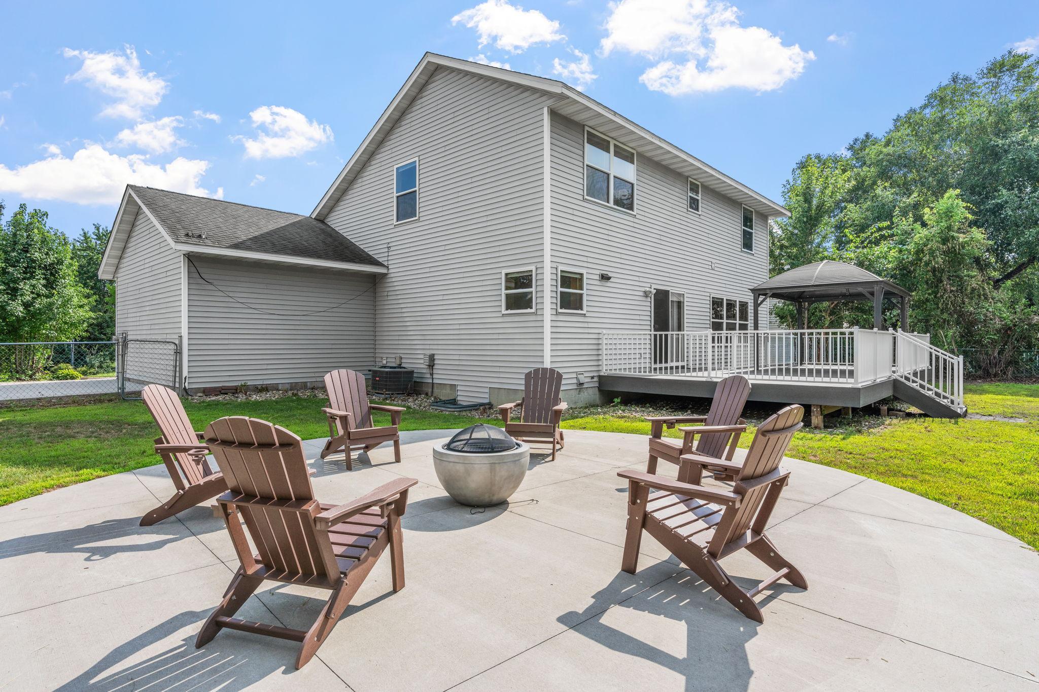 14-web-or-mls-9290 Creek Way-14.jpg