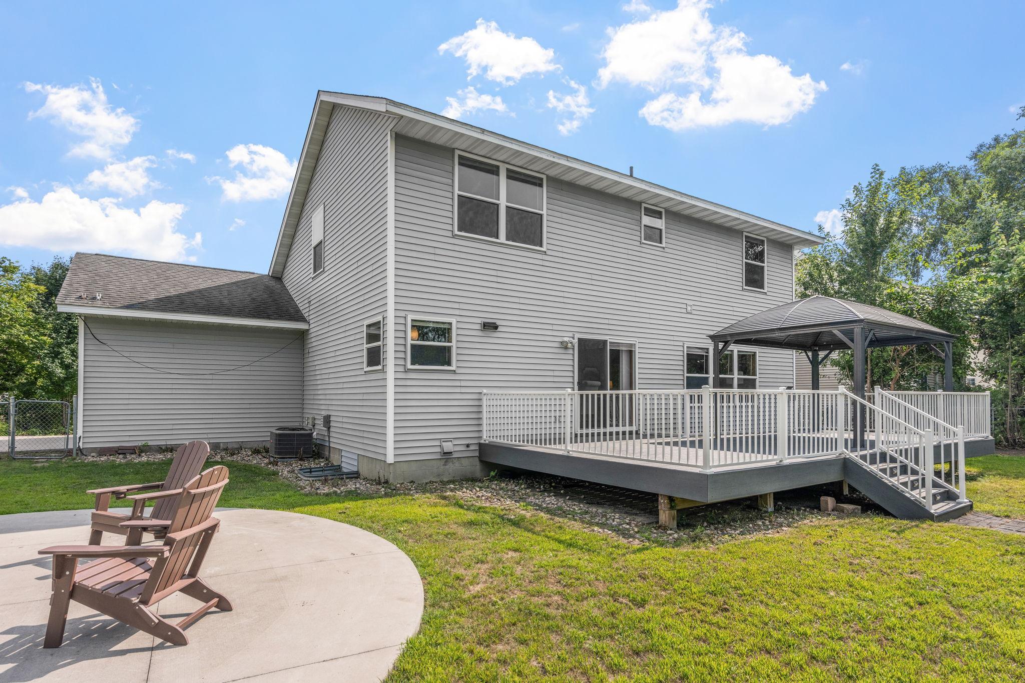 11-web-or-mls-9290 Creek Way-11.jpg