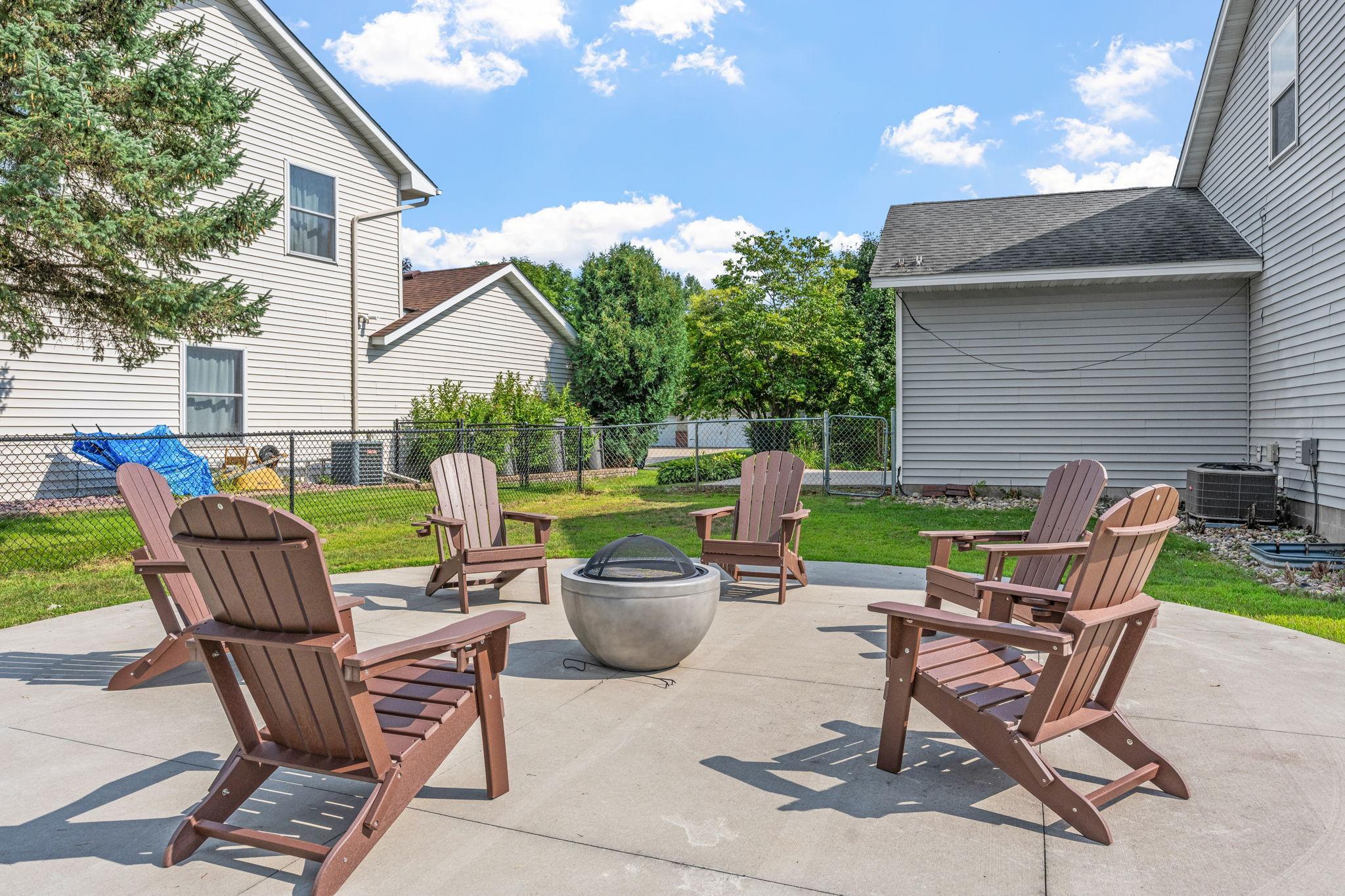 12-web-or-mls-9290 Creek Way-12.jpg
