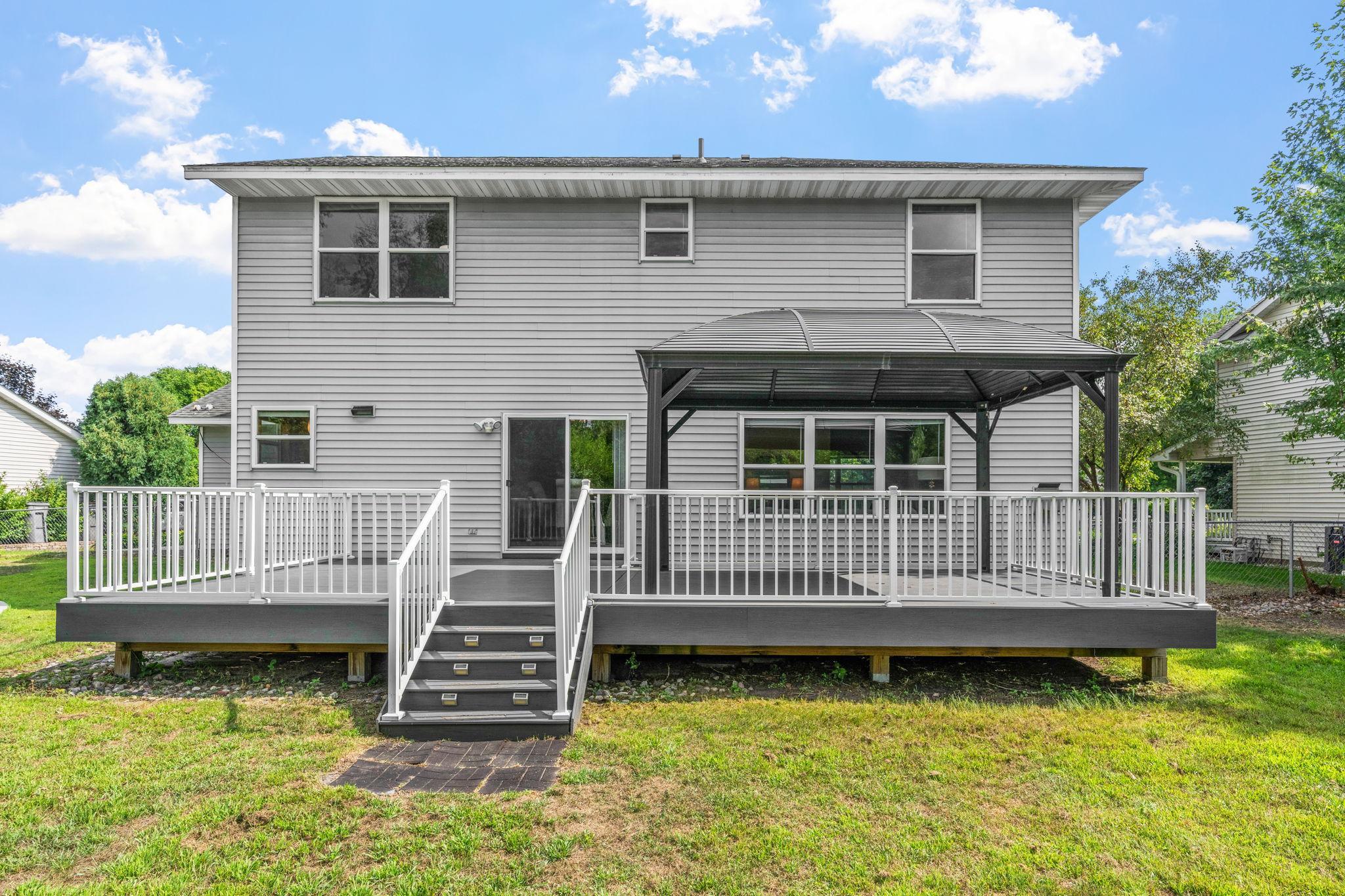 10-web-or-mls-9290 Creek Way-10.jpg