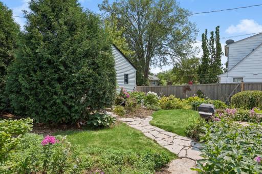 333 8th Avenue N, Hopkins, MN 55343