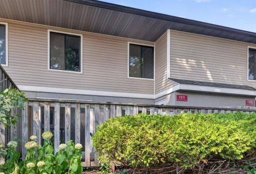 1211 Trailwood S, Hopkins, MN 55343