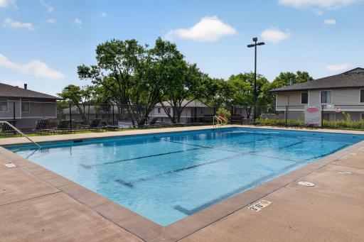 1211 Trailwood S, Hopkins, MN 55343