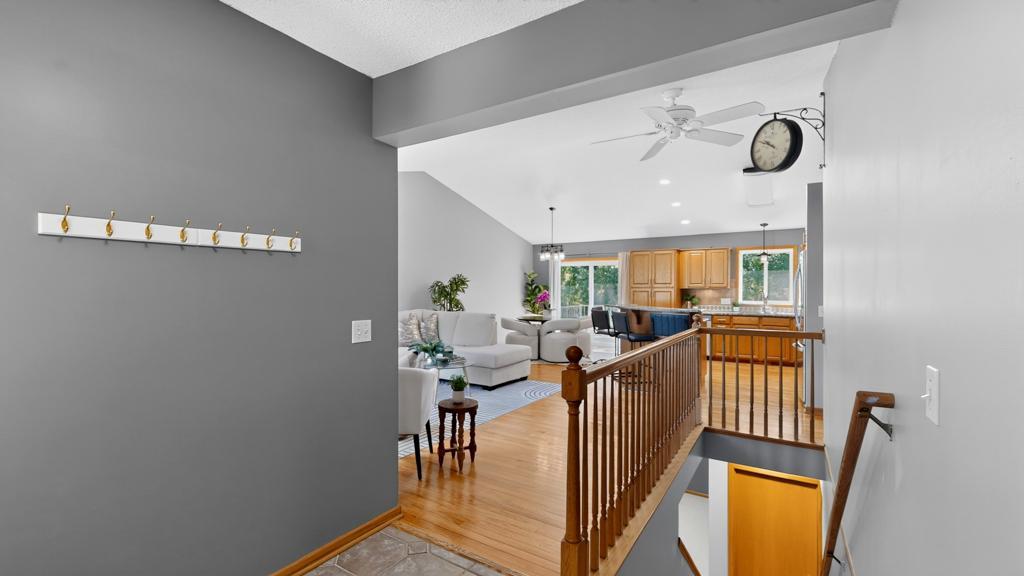 4 Foyer
