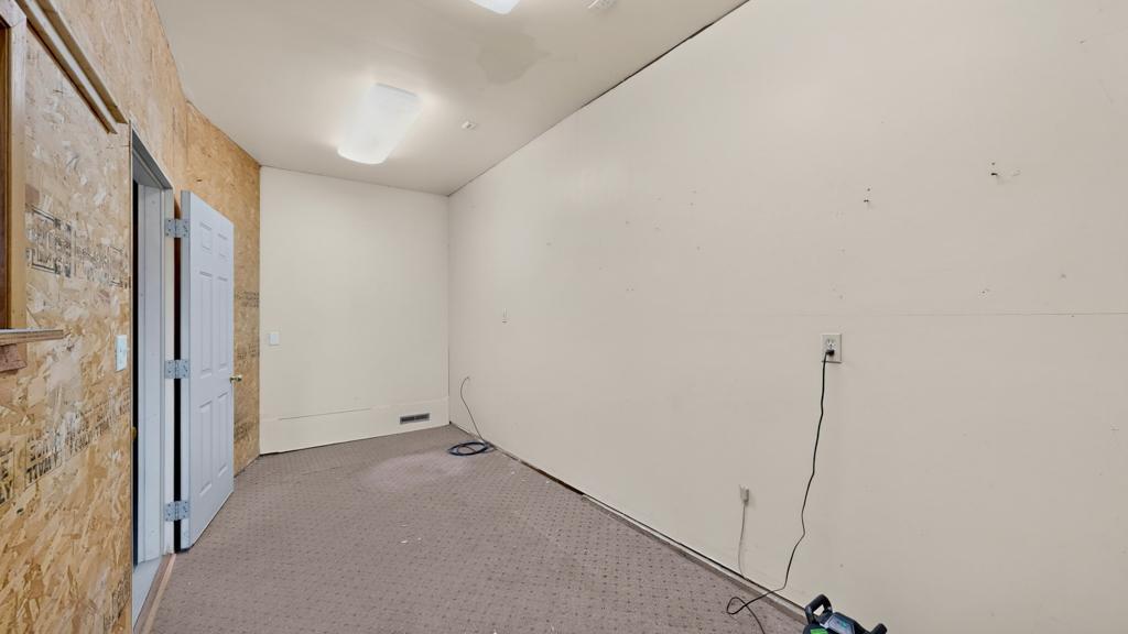 39 Bonus Room in Garage