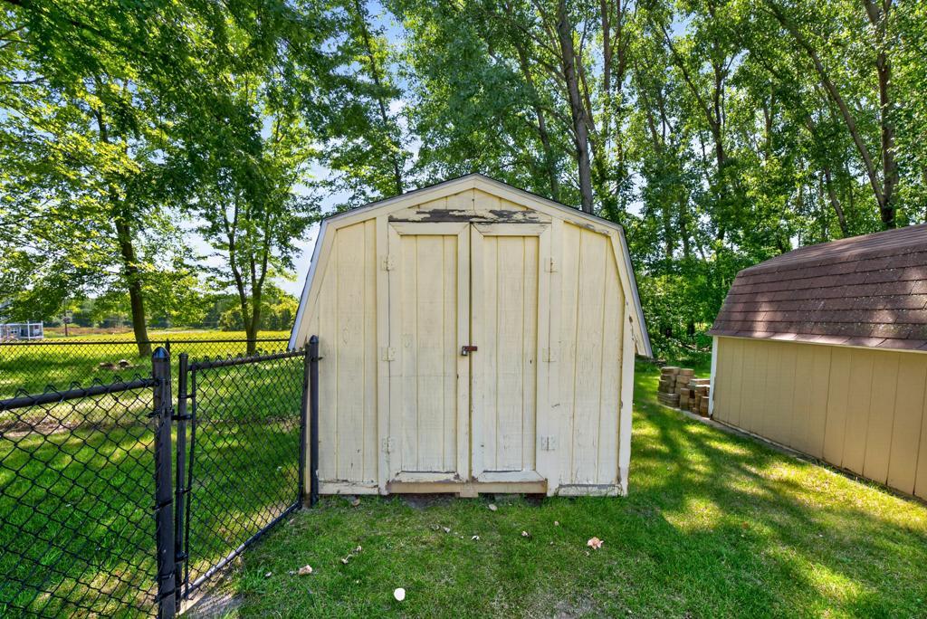 49 Shed in backyard