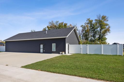 Studio/Bonus Space/Gaming Area with Ample Room for Parking