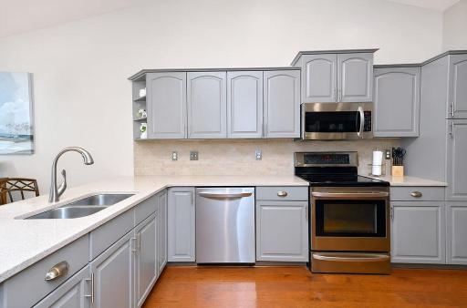Great Kitchen/Stainless Appliances