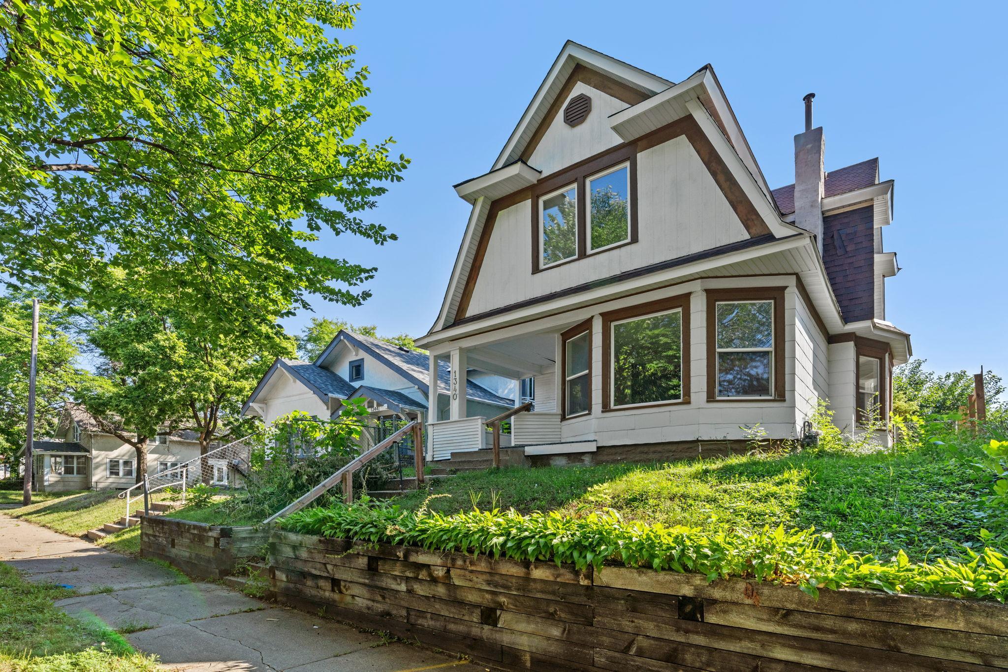 2-web-or-mls-1340 N Oliver Ave-2.jpg