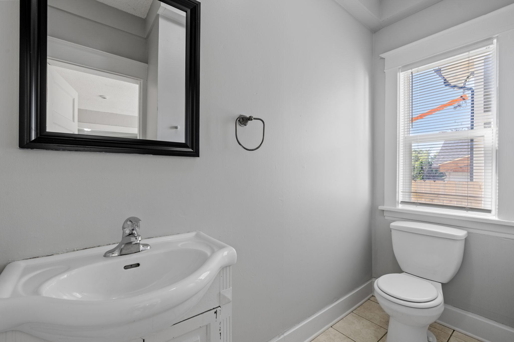 23-web-or-mls-1340 N Oliver Ave-23.jpg