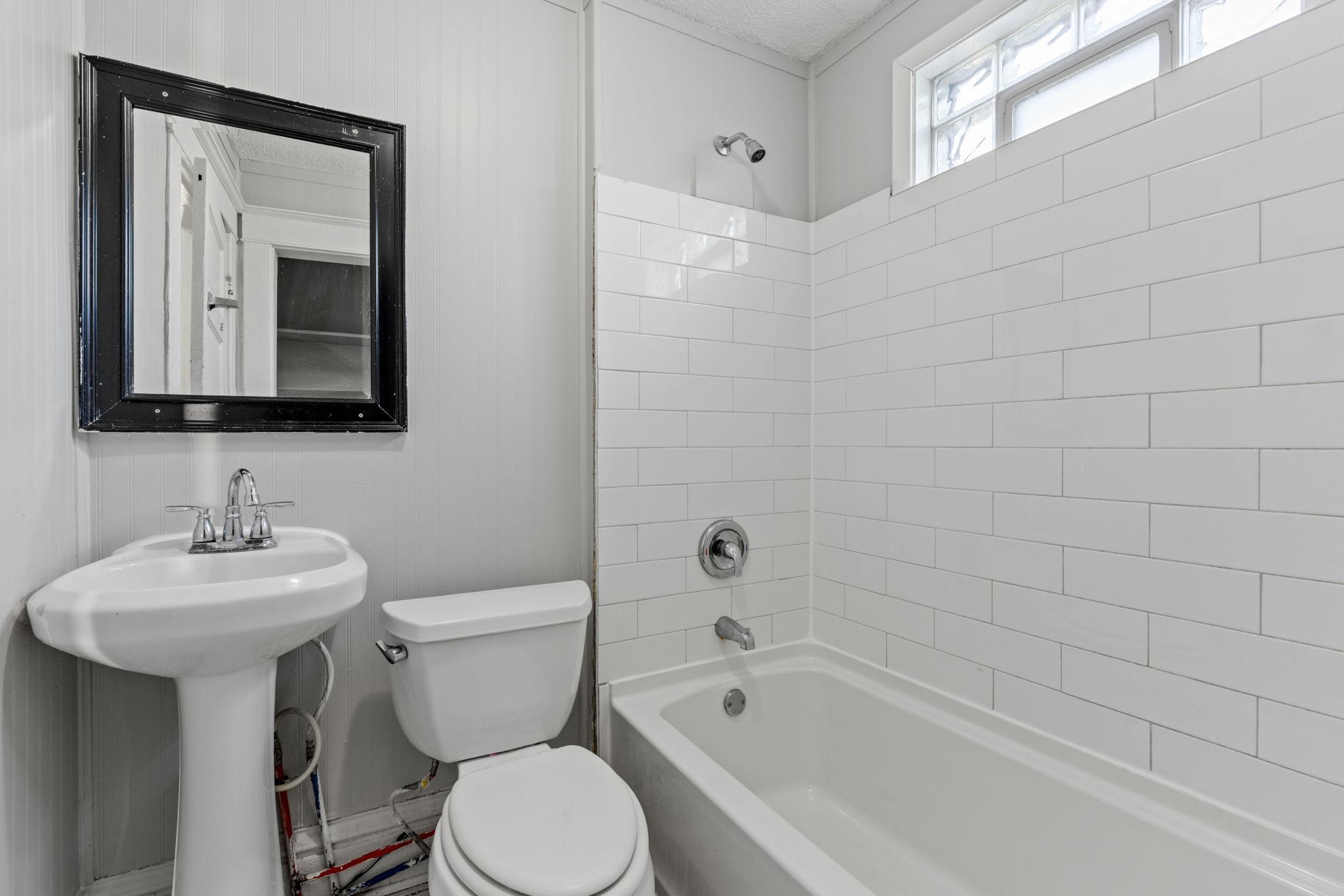 32-web-or-mls-1340 N Oliver Ave-32.jpg