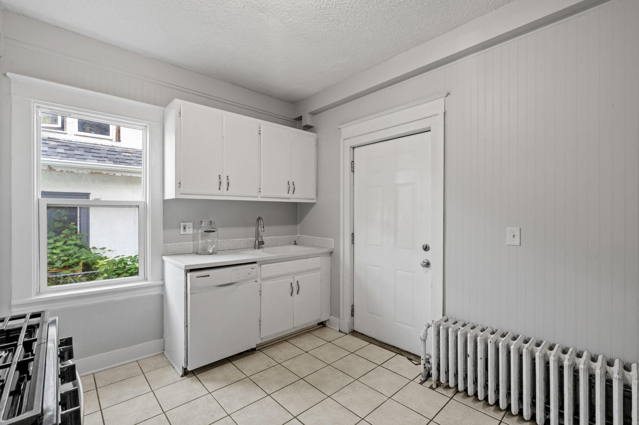 20-web-or-mls-1340 N Oliver Ave-20.jpg