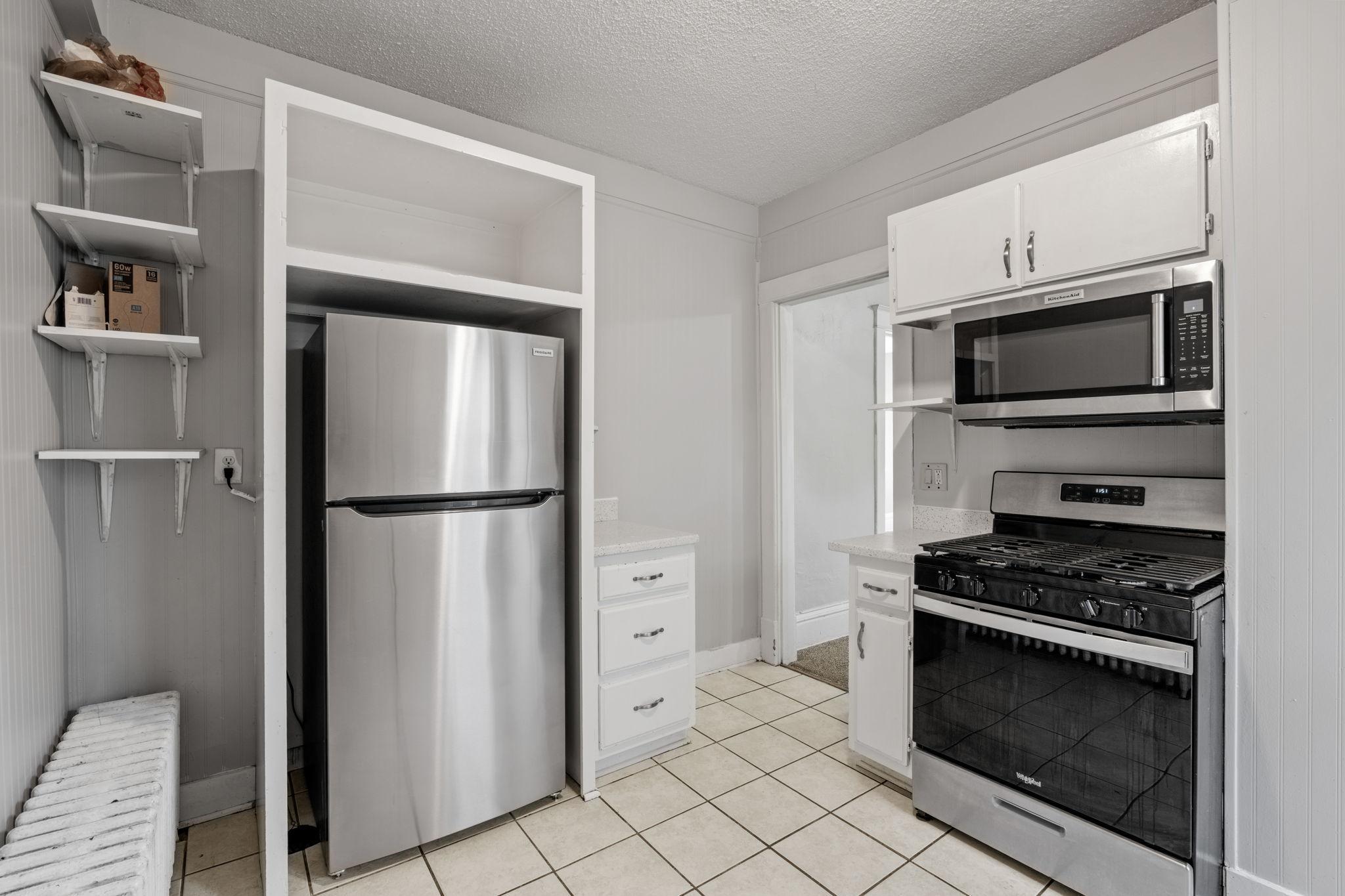 22-web-or-mls-1340 N Oliver Ave-22.jpg