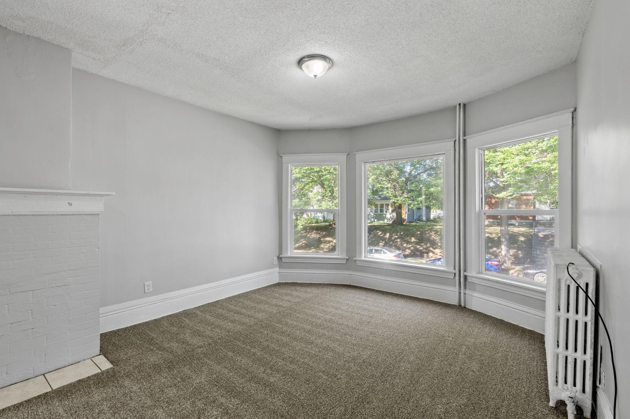 14-web-or-mls-1340 N Oliver Ave-14.jpg