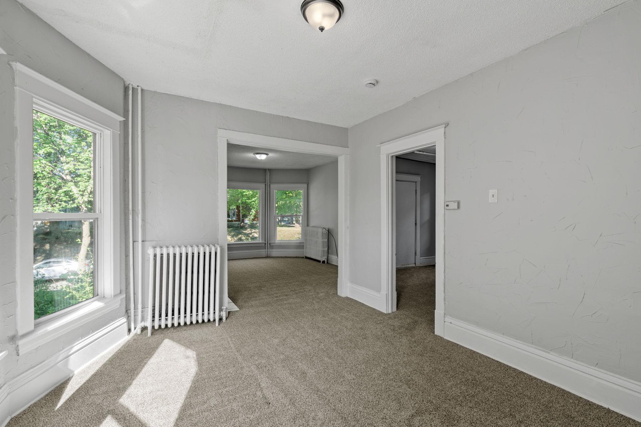 18-web-or-mls-1340 N Oliver Ave-18.jpg