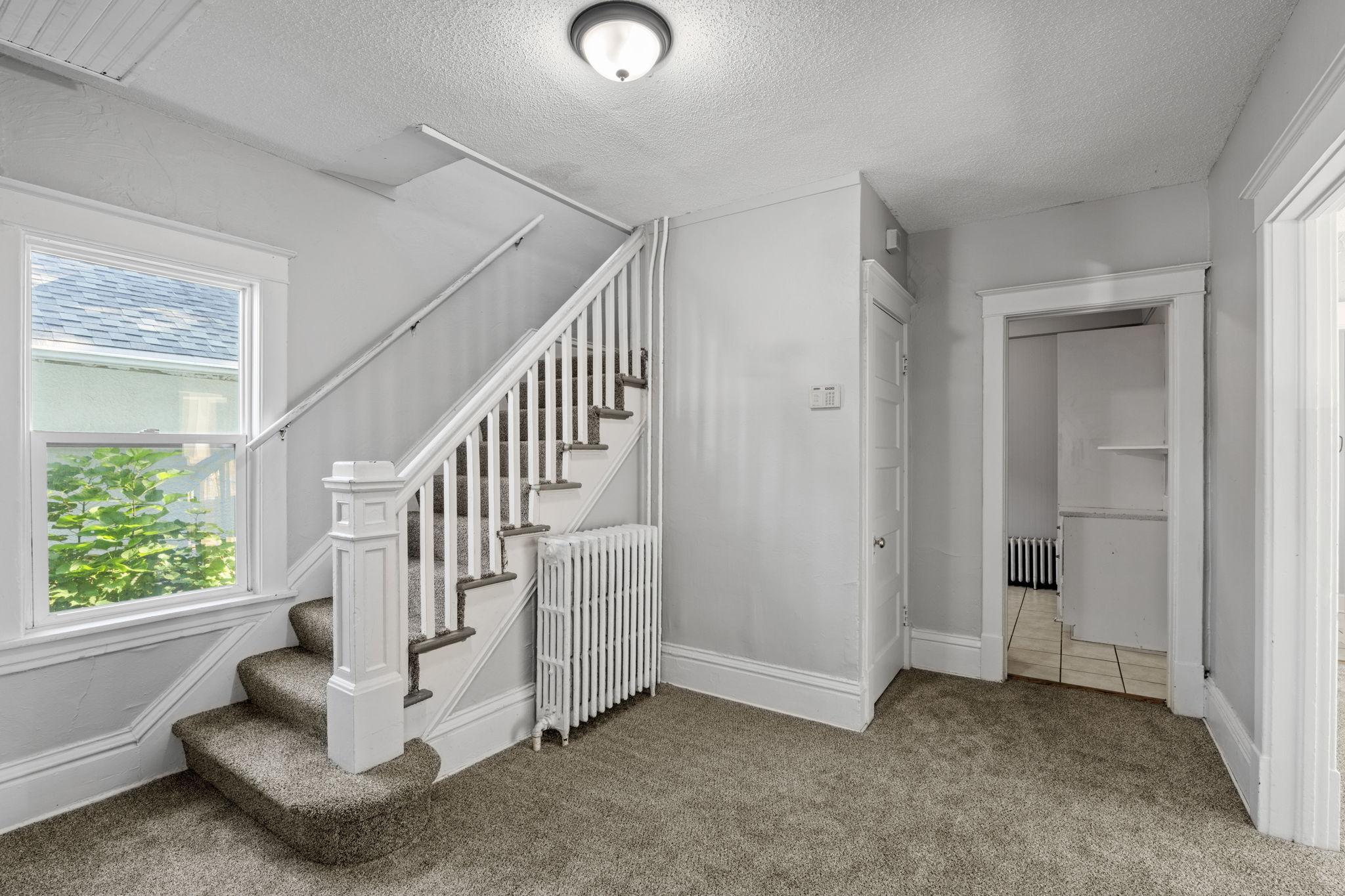 19-web-or-mls-1340 N Oliver Ave-19.jpg
