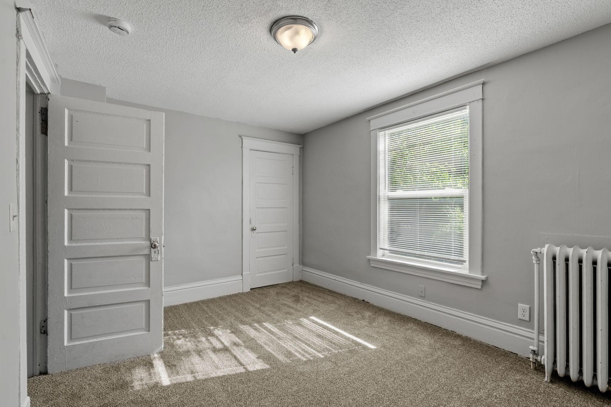 29-web-or-mls-1340 N Oliver Ave-29.jpg