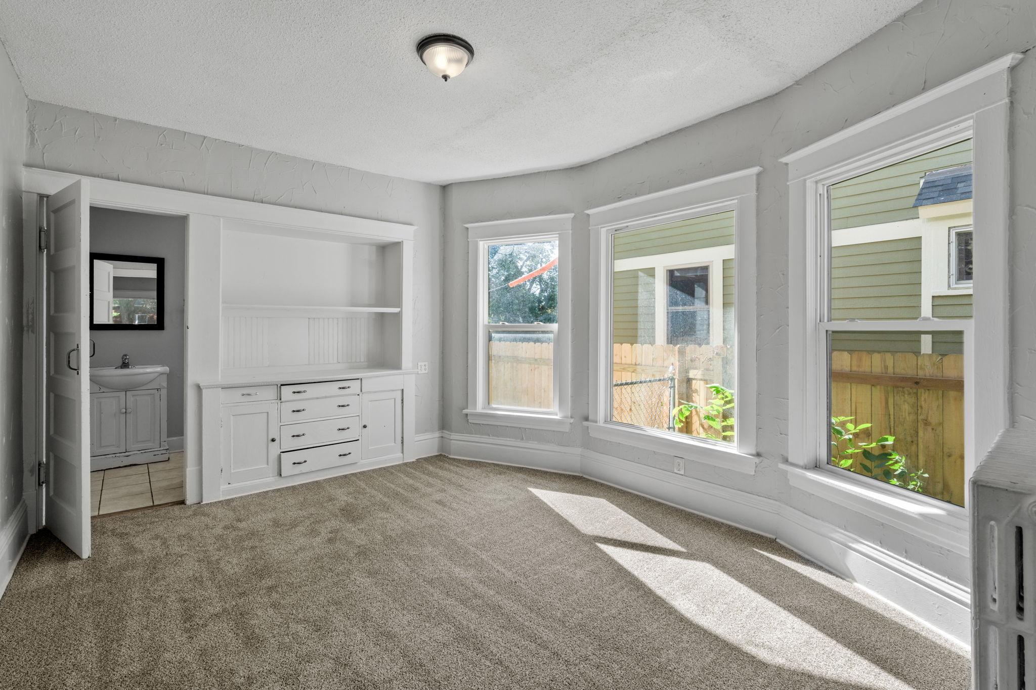 17-web-or-mls-1340 N Oliver Ave-17.jpg