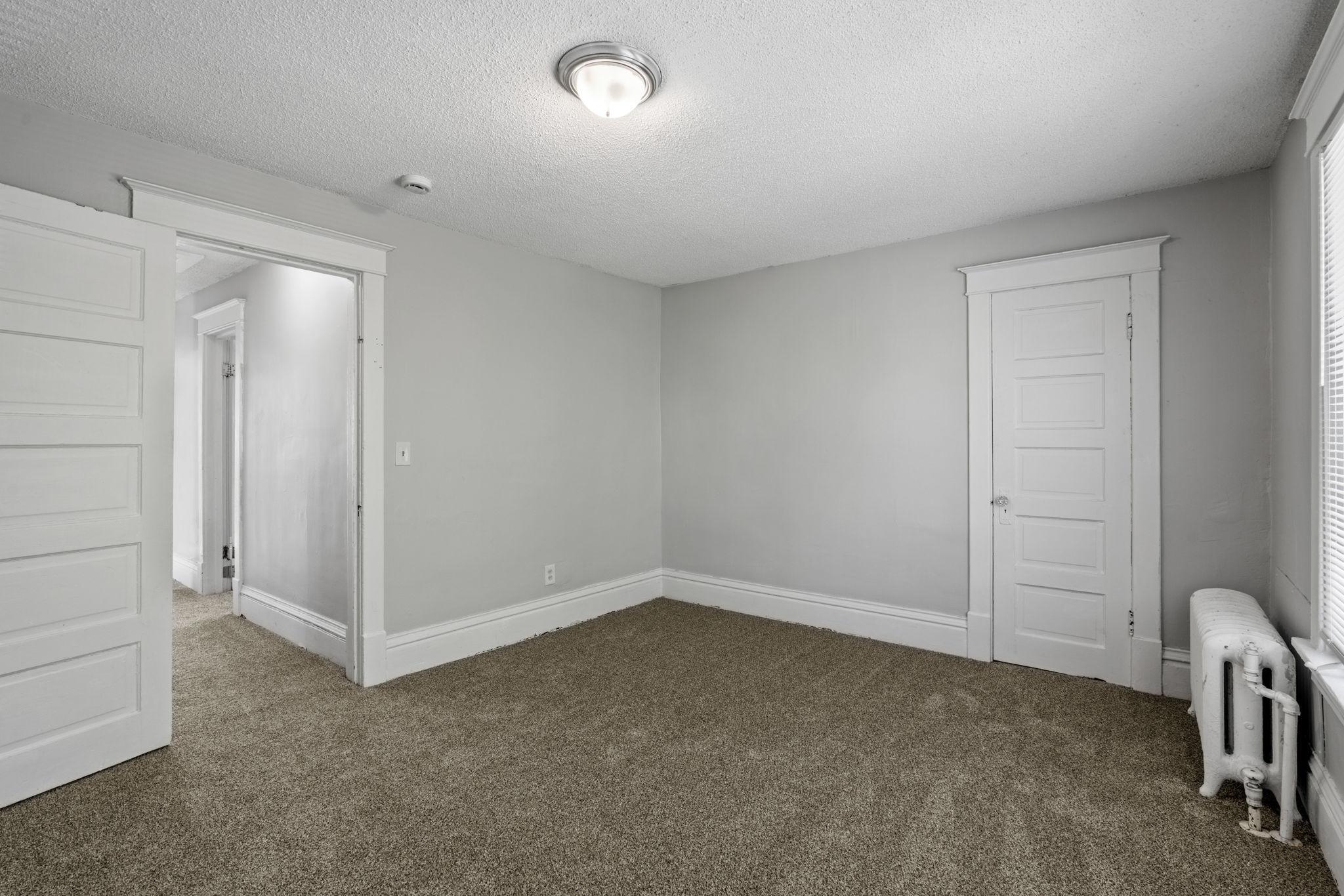 26-web-or-mls-1340 N Oliver Ave-26.jpg
