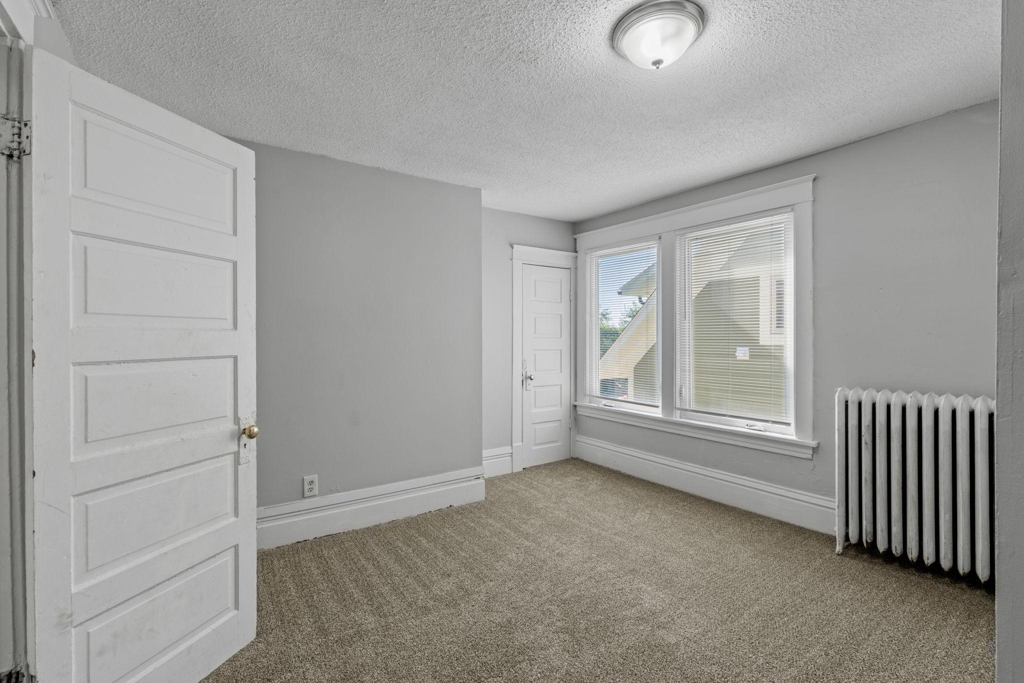 27-web-or-mls-1340 N Oliver Ave-27.jpg
