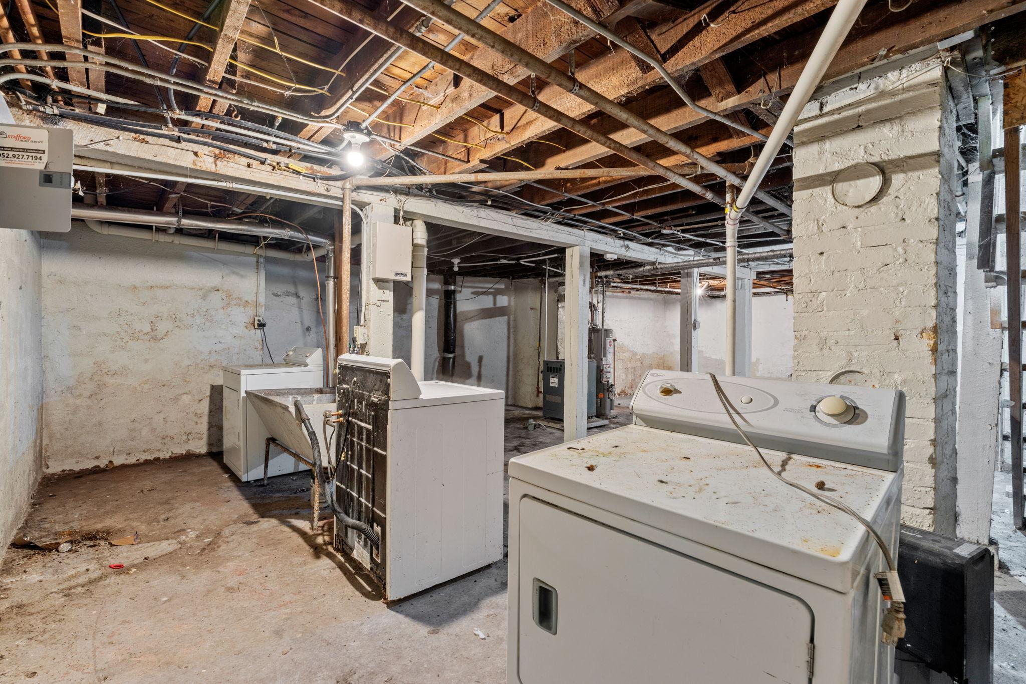36-web-or-mls-1340 N Oliver Ave-36.jpg