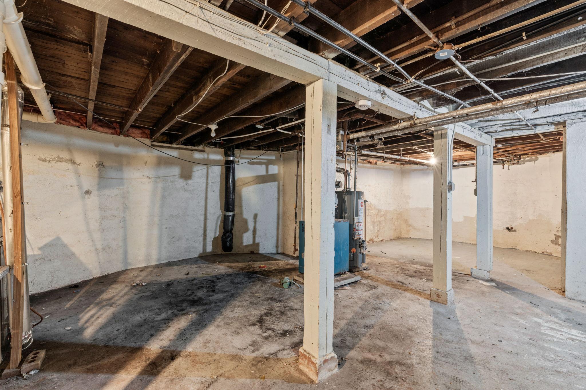 37-web-or-mls-1340 N Oliver Ave-37.jpg