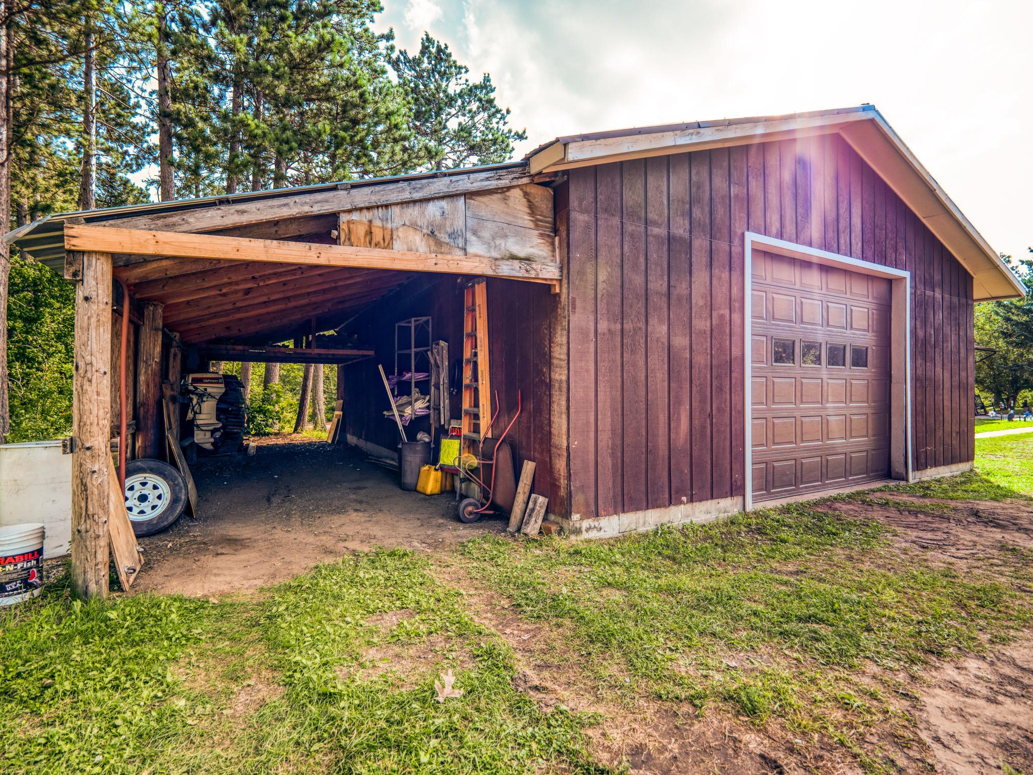 Outbuilding lean to