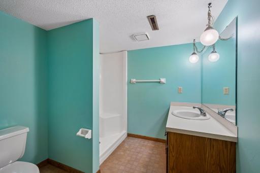 Large LL 3/4 Bathroom!