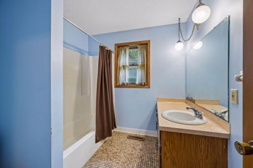 Main Hallway Full Bathroom