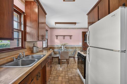 Kitchen to dining area