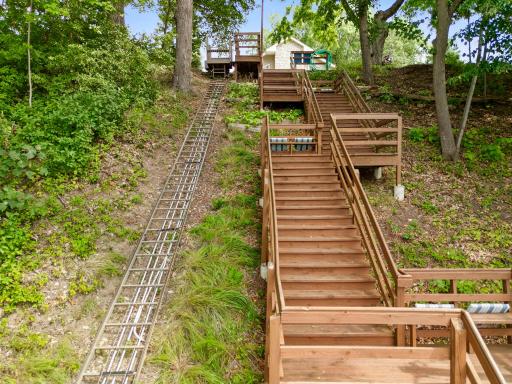 Electric lift to the dock