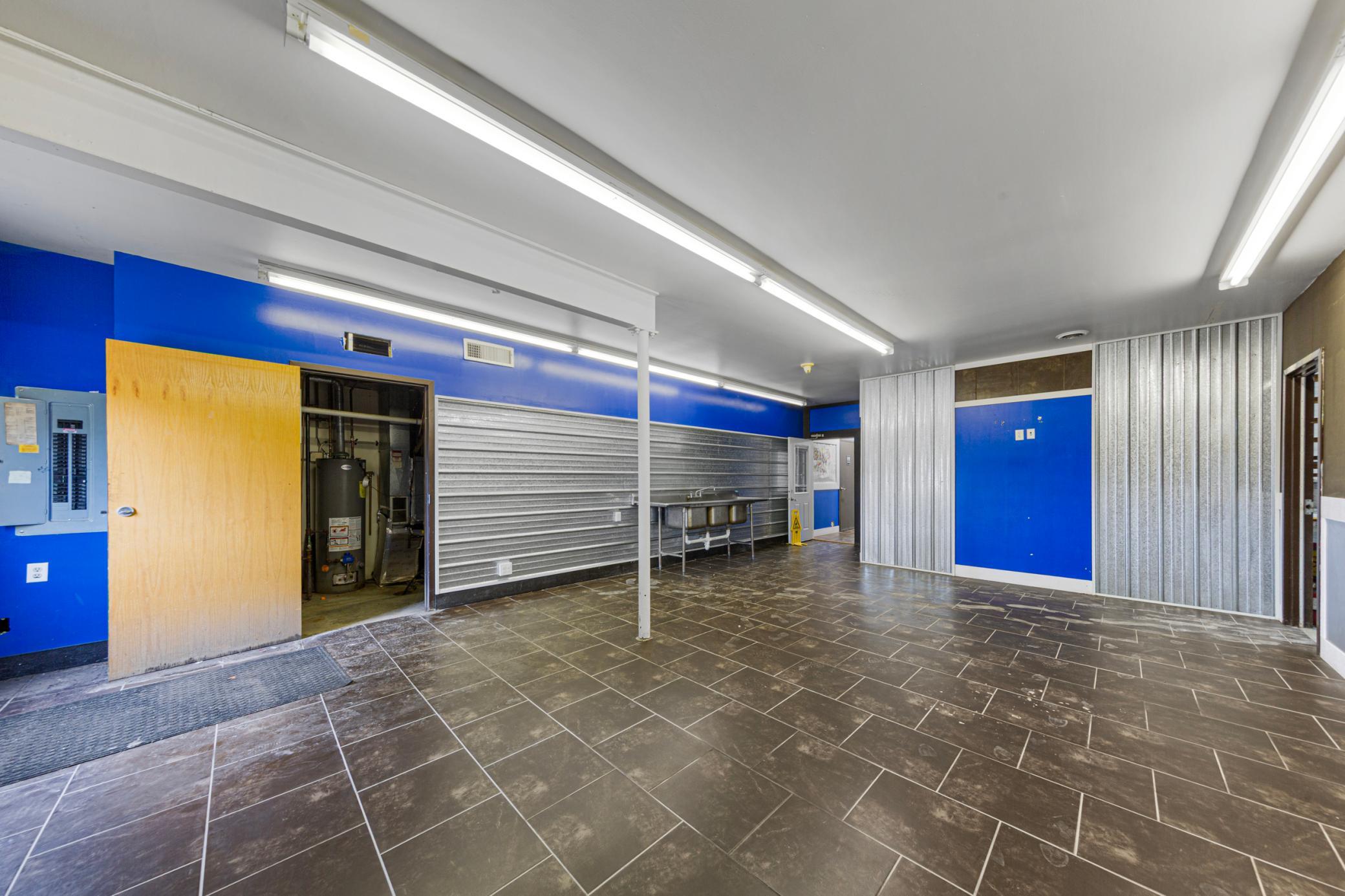 13 employee area_back unit.jpg