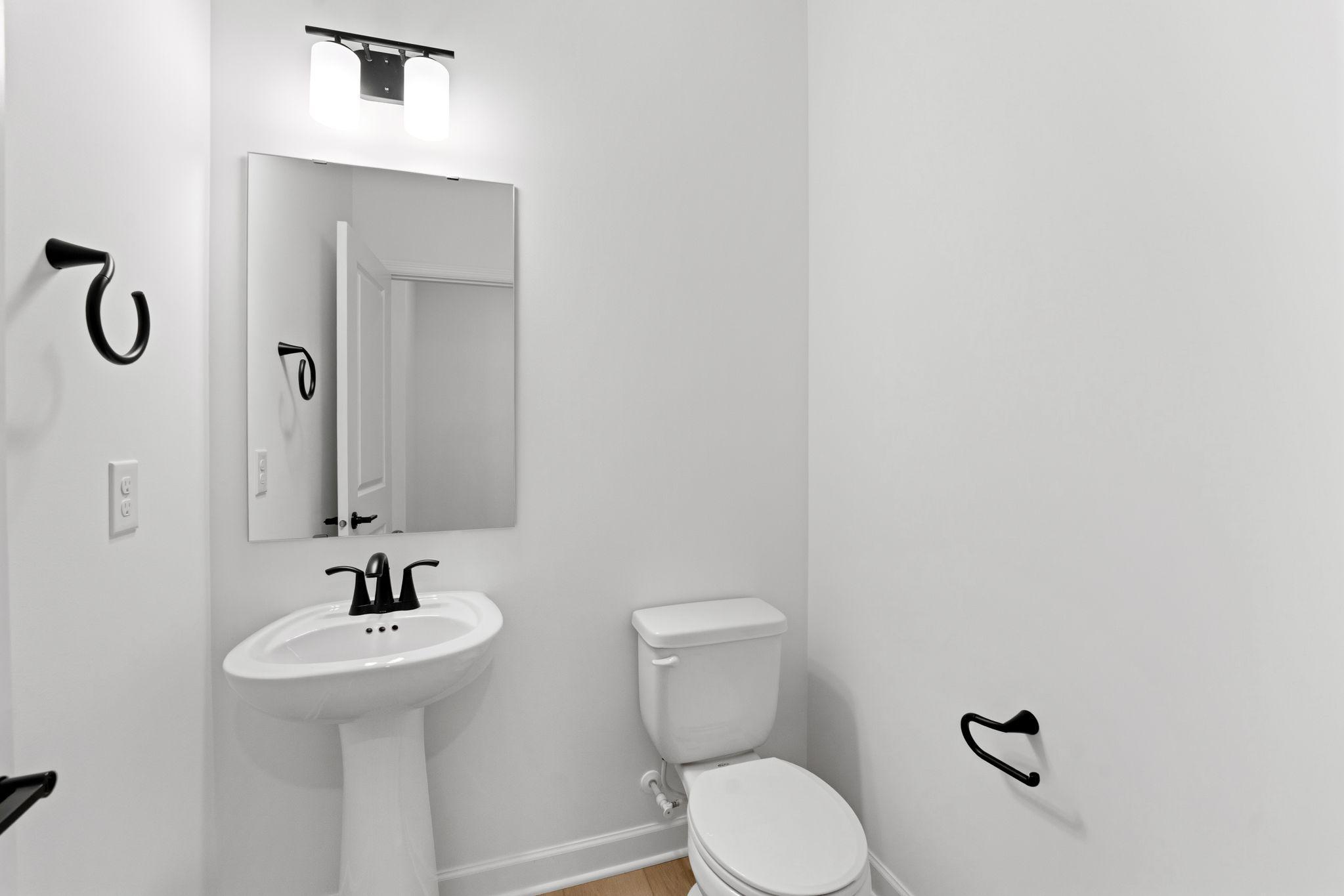 17_MIN_TimberCreek_Pic_Springfield_QMI_HS3401_PowderRoom_F1.jpg