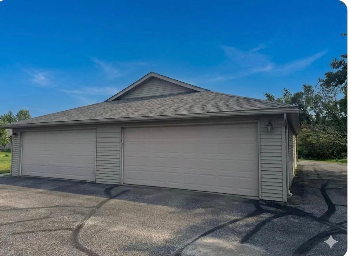 Detached garage