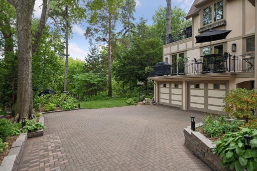 2825 Brookwood Terrace, Minneapolis, MN 55410