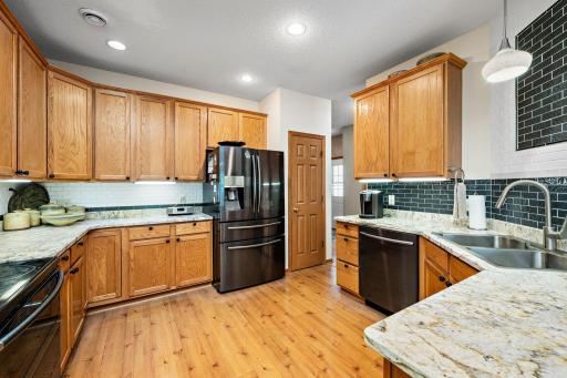 The kitchen has granite counters,and lots of cabinetry and roll out shelves for easy access!