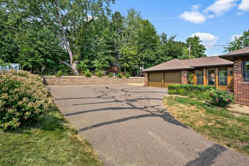 Lots of room in your driveway near the garage! (again, the driveway has since been seal coated)