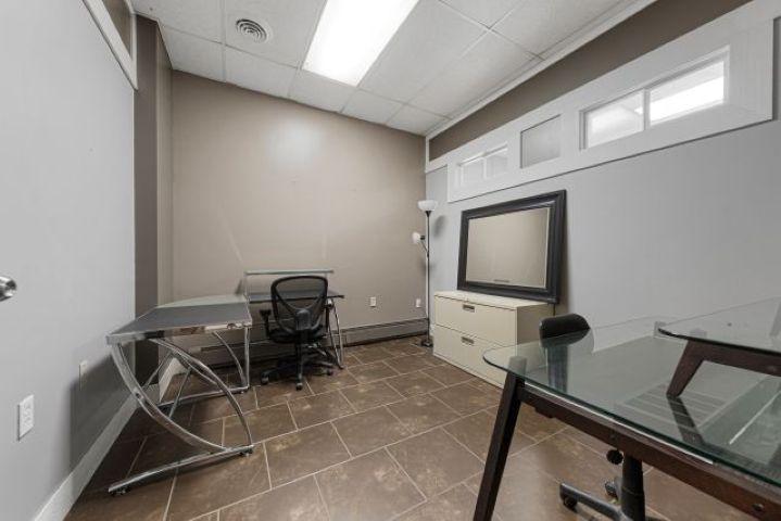 25 office_front unit.jpg