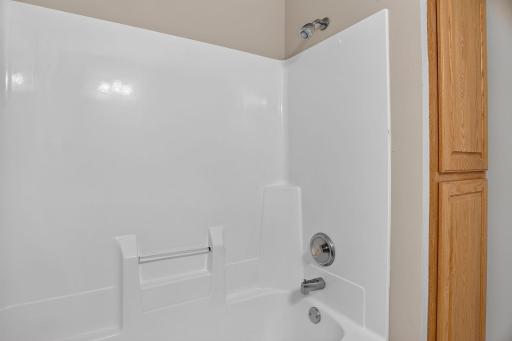 2nd Bathroom Tub/Shower