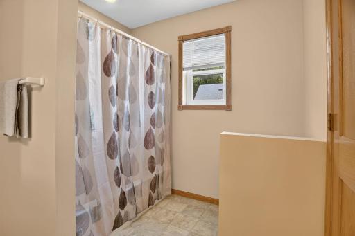 Full Bathroom in Primary/Ensuite Bedroom