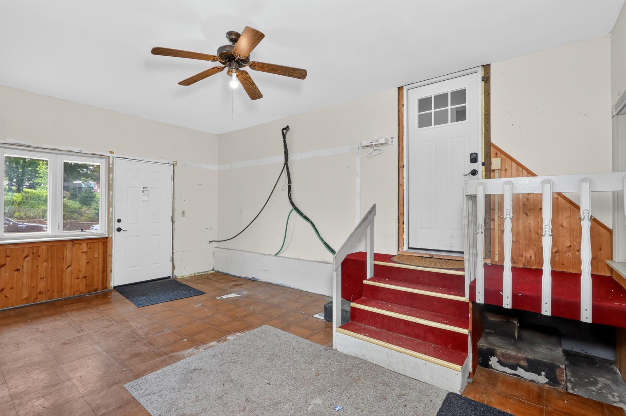 Entry way/Attached Garage