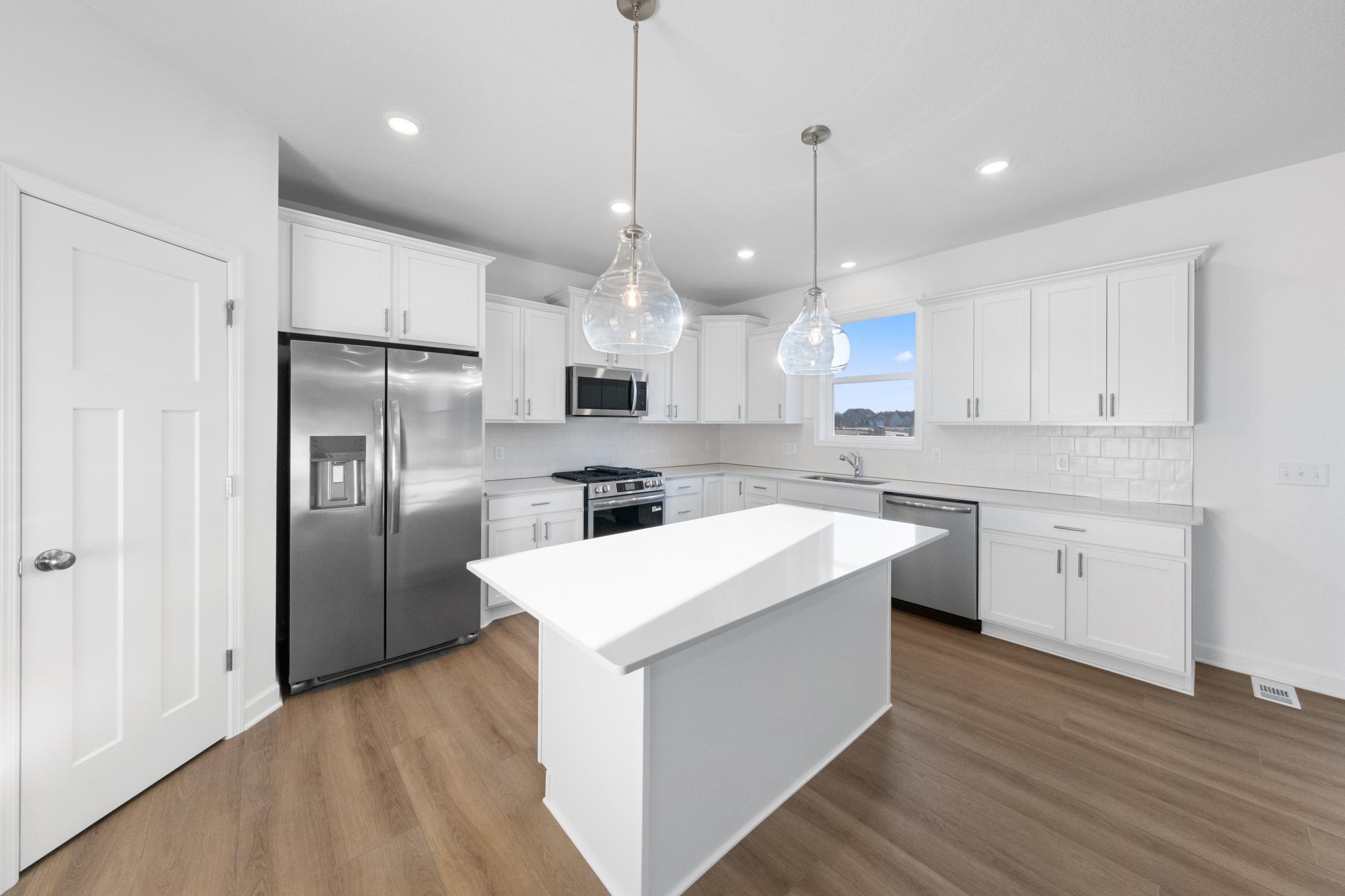(Photo of an inventory home, actual homes finishes will vary)