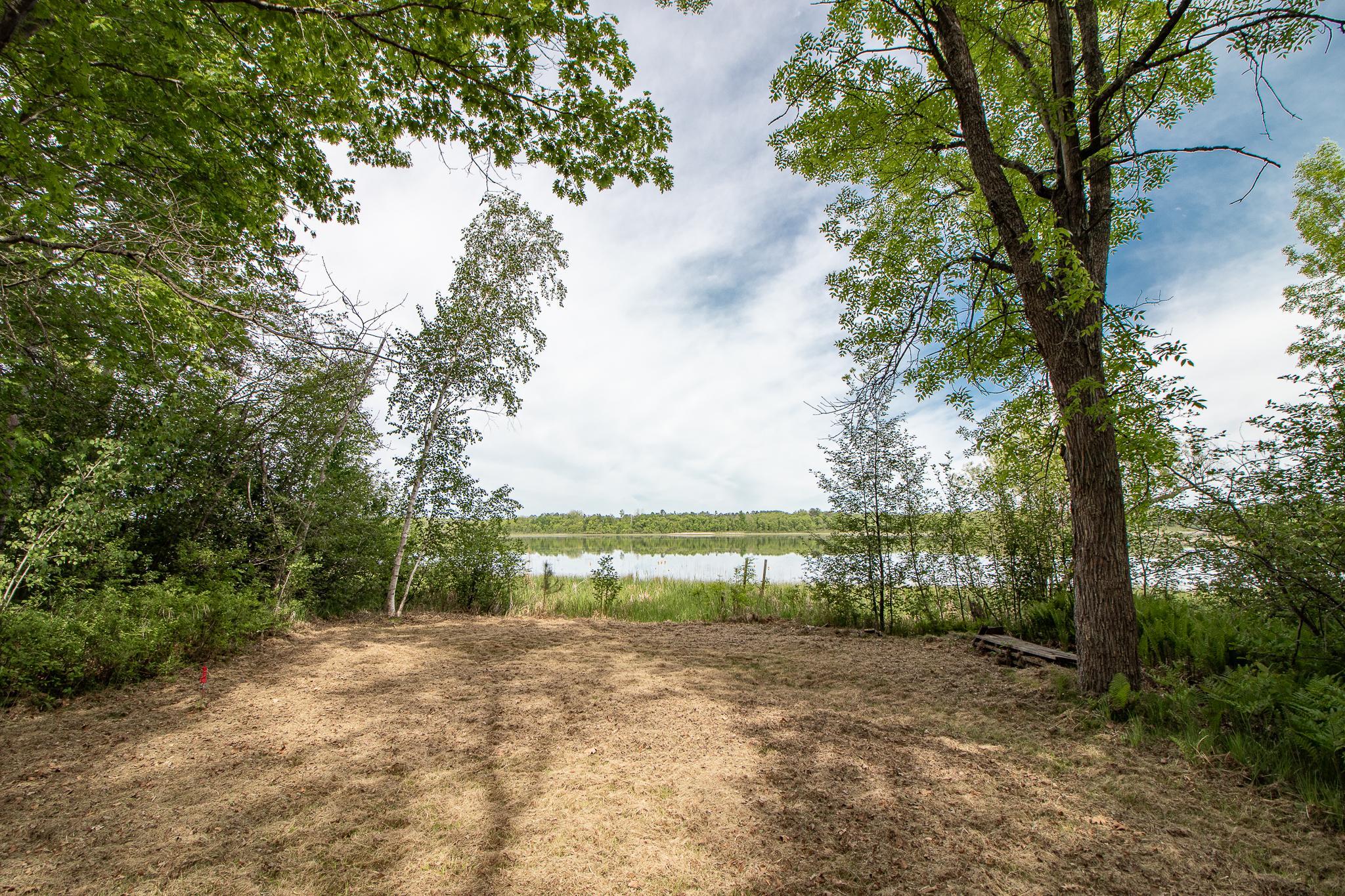 200' of shoreline